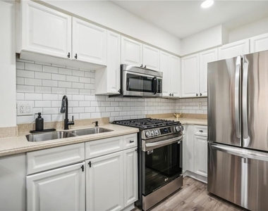 2479 Peachtree Road Ne - Photo Thumbnail 5