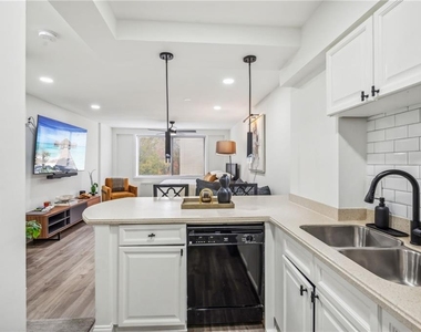 2479 Peachtree Road Ne - Photo Thumbnail 6