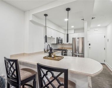 2479 Peachtree Road Ne - Photo Thumbnail 4