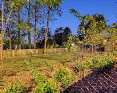 2479 Peachtree Road Ne - Photo Thumbnail 18