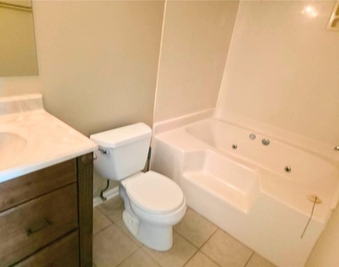 8020 Woodlake Drive - Photo Thumbnail 9