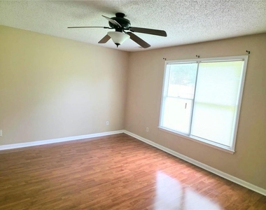 8020 Woodlake Drive - Photo Thumbnail 8