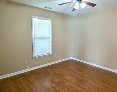 8020 Woodlake Drive - Photo Thumbnail 7