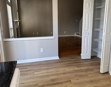 325 Bramford Way - Photo Thumbnail 6