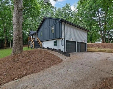 2000 Doefield Street - Photo Thumbnail 4