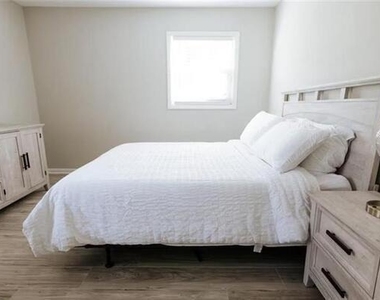3047 Horse Shoe Drive Se - Photo Thumbnail 8