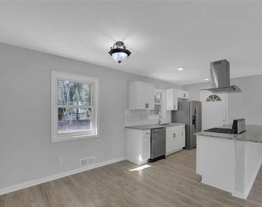 3047 Horse Shoe Drive Se - Photo Thumbnail 6