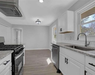 3047 Horse Shoe Drive Se - Photo Thumbnail 5