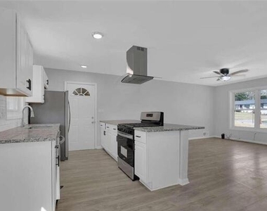 3047 Horse Shoe Drive Se - Photo Thumbnail 4
