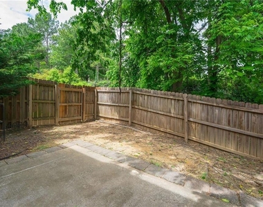 2462 Whiteoak Run Se - Photo Thumbnail 15