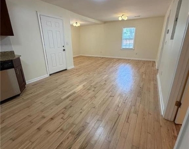 637 Parkdale - Photo Thumbnail 4