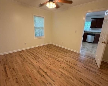637 Parkdale - Photo Thumbnail 5
