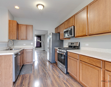 921 Summit Creek Drive - Photo Thumbnail 17