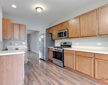 921 Summit Creek Drive - Photo Thumbnail 14