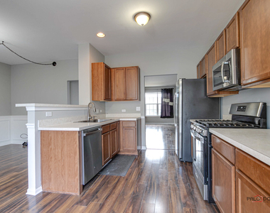 921 Summit Creek Drive - Photo Thumbnail 15