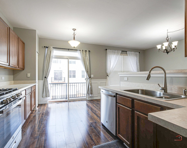 921 Summit Creek Drive - Photo Thumbnail 16
