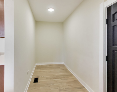 6730 W Dakin Street - Photo Thumbnail 11
