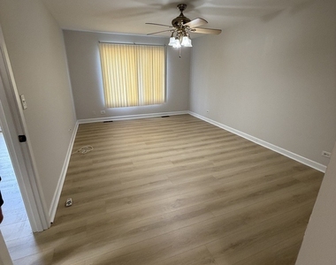 1609 Durham Court - Photo Thumbnail 3
