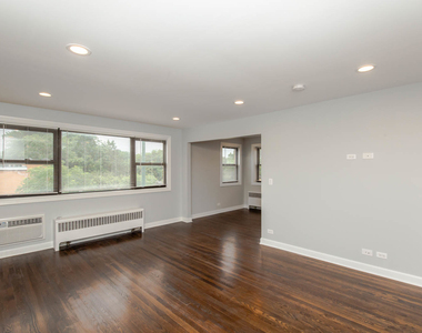6807 N Ridge Boulevard - Photo Thumbnail 4