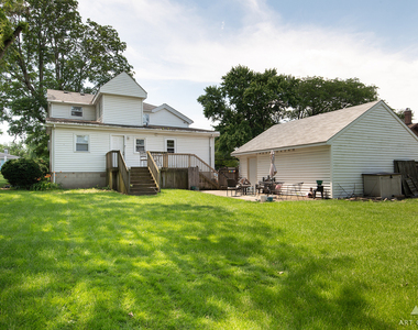 220 E 15th Street - Photo Thumbnail 17