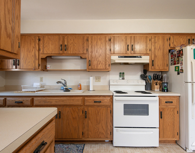 220 E 15th Street - Photo Thumbnail 7