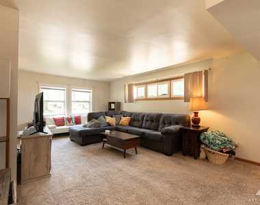 220 E 15th Street - Photo Thumbnail 5