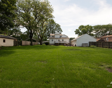 220 E 15th Street - Photo Thumbnail 16