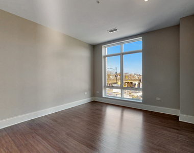 4758 N Laramie Avenue - Photo Thumbnail 7