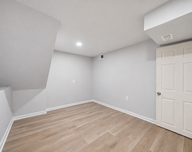 6833 S Merrill Avenue - Photo Thumbnail 9
