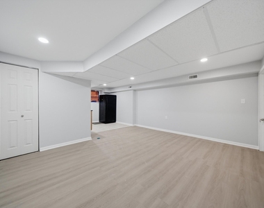 6833 S Merrill Avenue - Photo Thumbnail 6