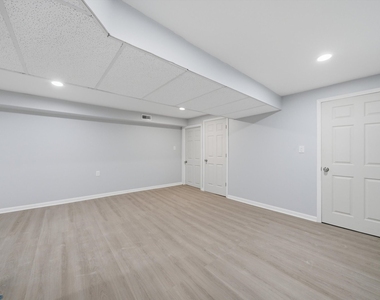 6833 S Merrill Avenue - Photo Thumbnail 3