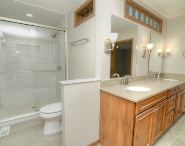1070 Center Drive - Photo Thumbnail 15