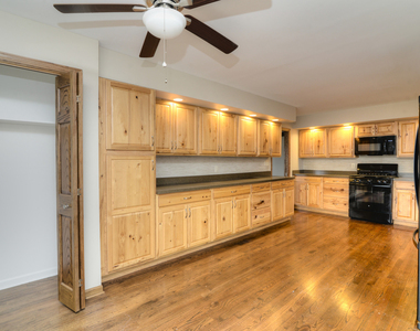 1070 Center Drive - Photo Thumbnail 7