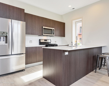 6535 W Dickens Avenue - Photo Thumbnail 10