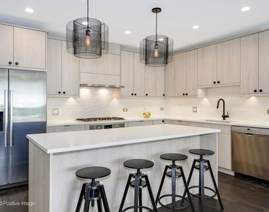 6911 N Western Avenue - Photo Thumbnail 14