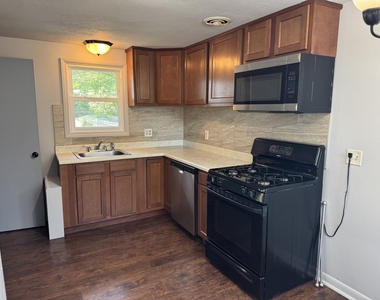 225 Panama Avenue - Photo Thumbnail 2