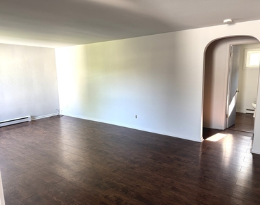 225 Panama Avenue - Photo Thumbnail 3