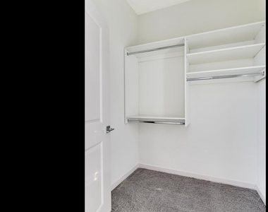 2146 N Nashville Avenue - Photo Thumbnail 14