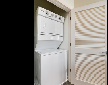 2146 N Nashville Avenue - Photo Thumbnail 13