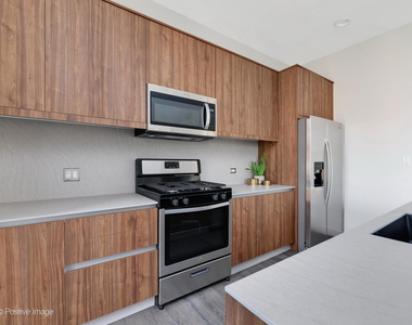 2146 N Nashville Avenue - Photo Thumbnail 6