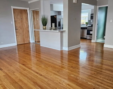 7526 N Ridge Boulevard - Photo Thumbnail 1