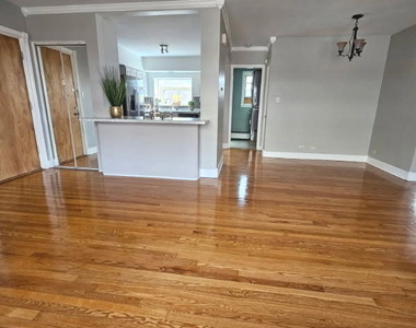 7526 N Ridge Boulevard - Photo Thumbnail 2