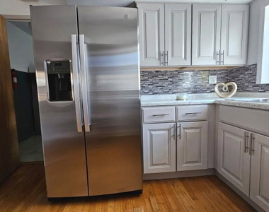 7526 N Ridge Boulevard - Photo Thumbnail 8