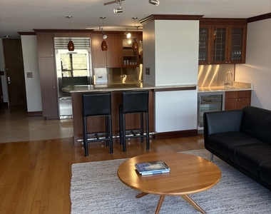 201 E Chestnut Street - Photo Thumbnail 8