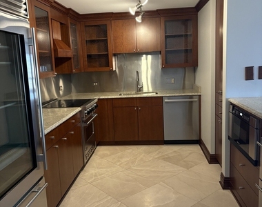 201 E Chestnut Street - Photo Thumbnail 3