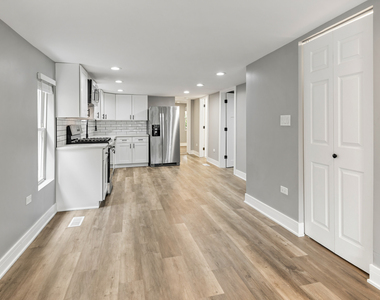 4624 N Springfield Avenue - Photo Thumbnail 4