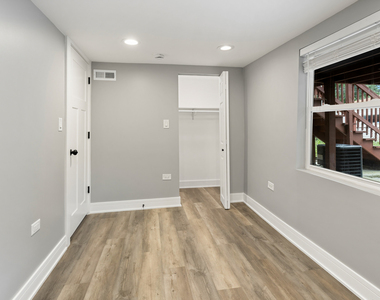 4624 N Springfield Avenue - Photo Thumbnail 13