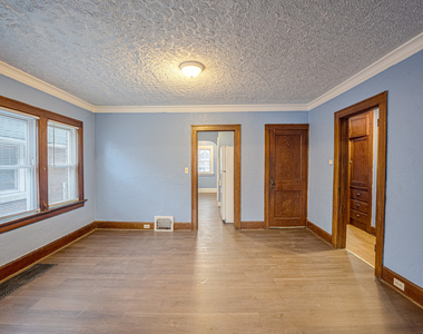 2403 Elm Street - Photo Thumbnail 3