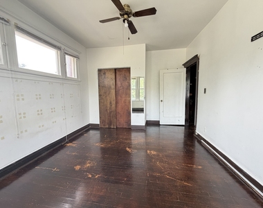 3652 N Kilpatrick Avenue - Photo Thumbnail 3