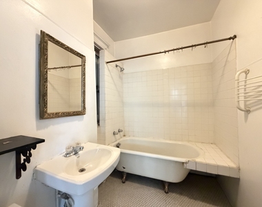 3652 N Kilpatrick Avenue - Photo Thumbnail 4